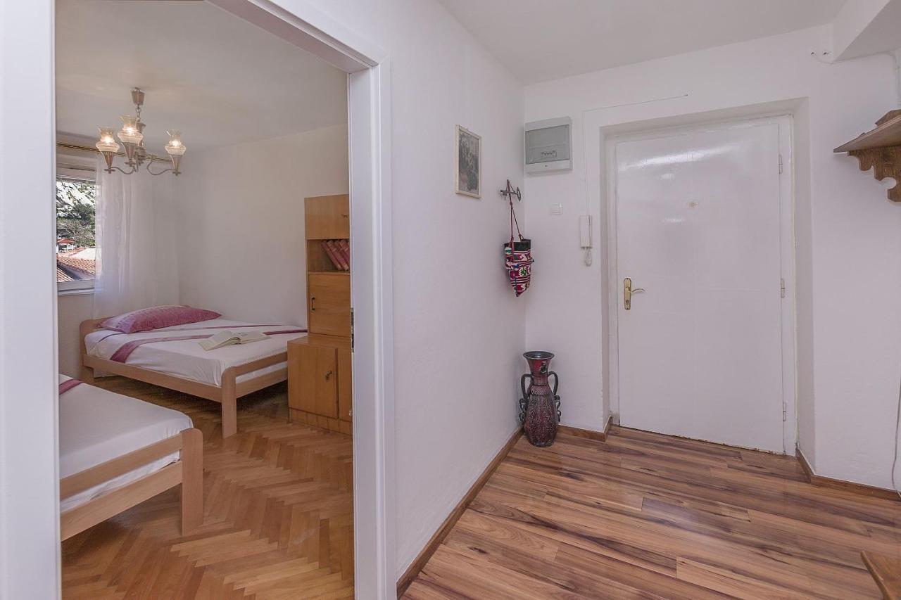 Apartment Nansy Omiš Exteriör bild