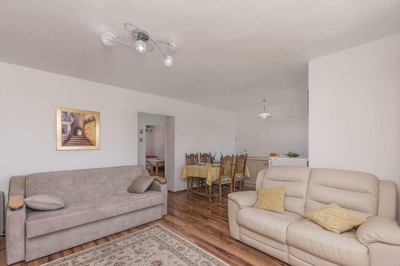 Apartment Nansy Omiš Exteriör bild