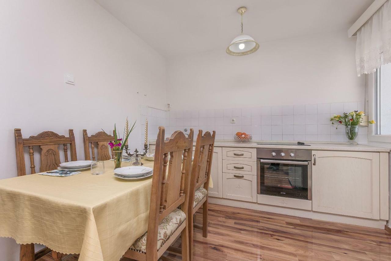 Apartment Nansy Omiš Exteriör bild